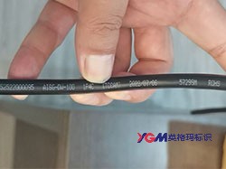 小字符噴碼機(jī)弧形熱縮管?chē)姶a打印實(shí)例圖